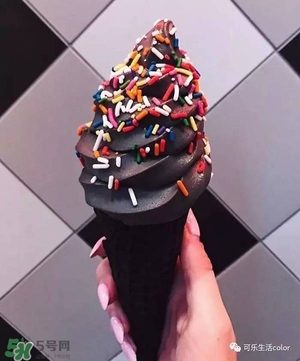 炭黑冰淇淋好吃嗎？炭黑冰淇淋哪里買？