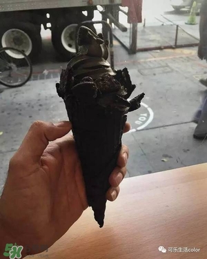炭黑冰淇淋好吃嗎？炭黑冰淇淋哪里買？