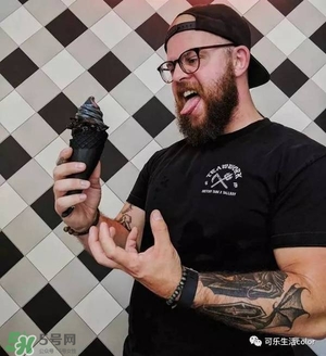 炭黑冰淇淋好吃嗎？炭黑冰淇淋哪里買？