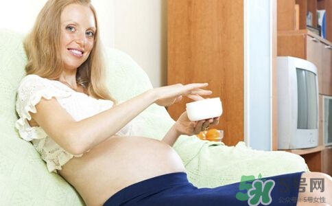 孕婦能抹護(hù)膚品嗎？孕婦能化妝嗎？