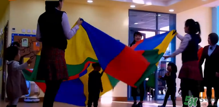 餃子在幼兒園玩的游戲叫什么？彩虹傘的捕魚游戲怎么玩？