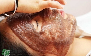 海藻面膜好還是面貼面膜好啊？海藻面膜和面貼面膜區(qū)別