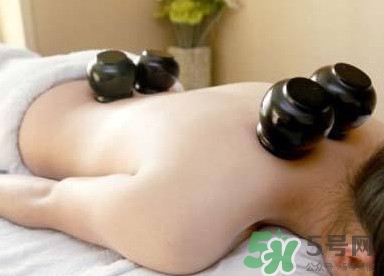 夏天刮痧好嗎？夏天拔罐好還是刮痧好？