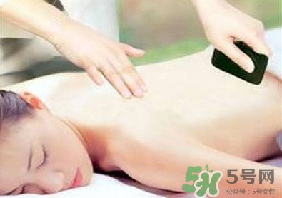 夏天刮痧好嗎？夏天拔罐好還是刮痧好？