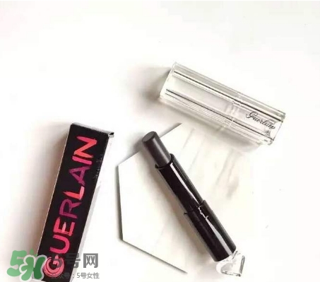 嬌蘭小黑裙007顯色嗎？嬌蘭小黑裙007適合唇色淺的嗎？