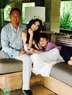 溫碧霞為什么不生孩子？溫碧霞老公是誰？