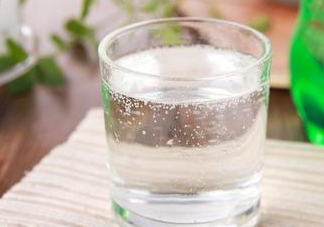 雪碧是碳酸飲料嗎？雪碧是酸性還是堿性？