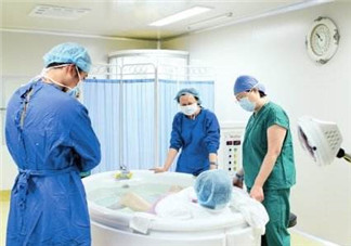 水中分娩是怎樣的？水中分娩與傳統(tǒng)分娩的區(qū)別有哪些？