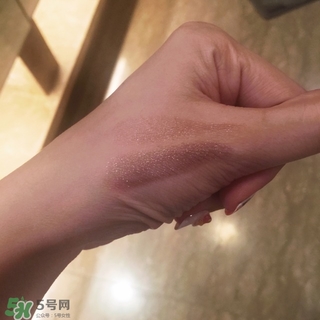 嬌蘭小黑裙007值得入嗎？嬌蘭小黑裙007唇膏口紅怎么樣？