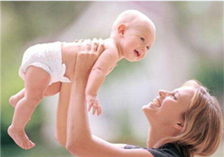 哺乳期能不能涂口紅呢？哺乳期涂口紅對(duì)寶寶有危害嗎？