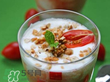 西紅柿能和酸奶一起吃嗎？酸奶可以和西紅柿一起吃嗎