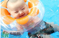 寶寶游泳耳朵進水了怎么辦？寶寶游泳如何避免耳朵進水？
