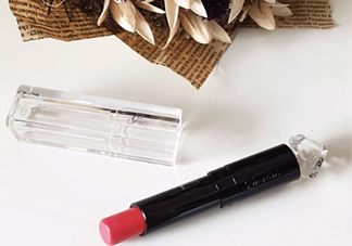 嬌蘭小黑裙003多少錢？嬌蘭小黑裙唇膏003專柜價(jià)格