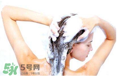 老人誤喝洗發(fā)乳 洗發(fā)乳是洗發(fā)水還是護(hù)發(fā)素？