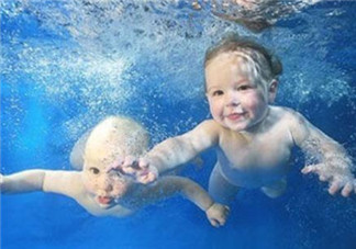 寶寶游泳耳朵進(jìn)水了怎么辦？寶寶游泳如何避免耳朵進(jìn)水？
