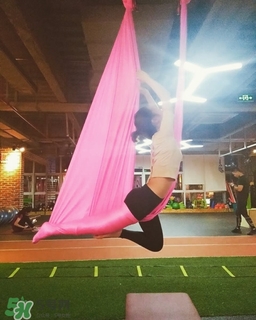 空中瑜伽有什么好處?空中瑜伽的好處和壞處 空中瑜伽有什么好處?空中瑜伽的好處和壞處