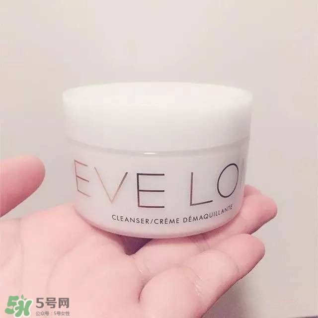 網(wǎng)紅推薦的護(hù)膚品靠譜嗎？跟風(fēng)買(mǎi)網(wǎng)紅護(hù)膚品卻沒(méi)效果