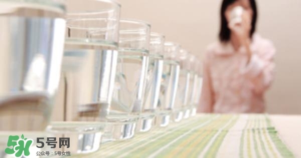 30天不喝飲料，妹子的對比照令人震驚 喝白開水的好處