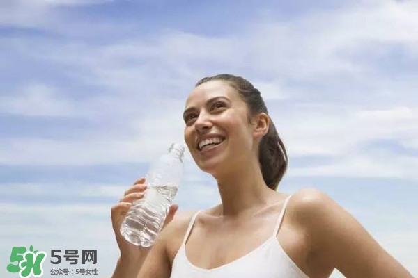 30天不喝飲料，妹子的對比照令人震驚 喝白開水的好處