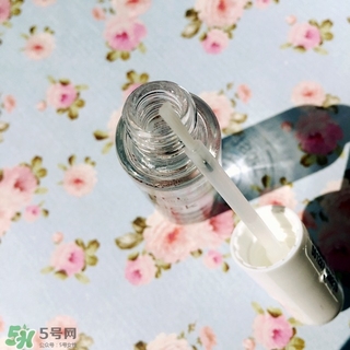 rimmel口紅雨衣英版日版哪個好？rimmel口紅雨衣英版日版區(qū)別