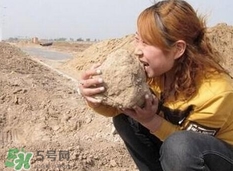 女子30年吃1噸土 異食癖是缺什么？