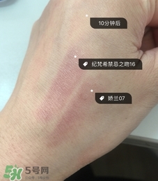 嬌蘭和紀(jì)梵希口紅哪個(gè)好？嬌蘭和紀(jì)梵?？诩t對比