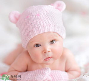 寶寶中暑的癥狀是什么？寶寶夏天如何判斷是否中暑？