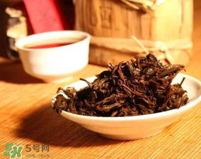 普洱茶發(fā)霉了怎么處理？普洱茶發(fā)霉了還能喝嗎？