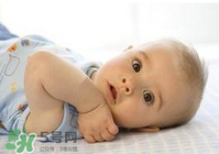 夏天寶寶睡覺(jué)穿什么好？夏天寶寶睡覺(jué)能光著睡嗎？