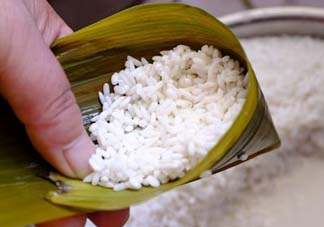 包粽子用什么糯米？包粽子的糯米要泡多久？