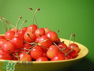 哺乳期能吃櫻桃嗎？哺乳期吃櫻桃寶寶會(huì)上火嗎？
