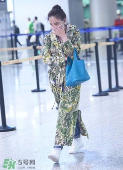 hermes菜籃子包怎么搭配？愛(ài)馬仕菜籃子包街拍上身圖