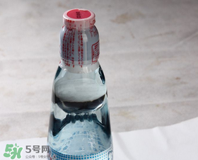 波子汽水彈珠怎么拿出來？怎么把波子汽水的彈珠拿出來？