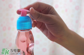 彈珠汽水怎么開？彈珠汽水怎么開不會(huì)噴？