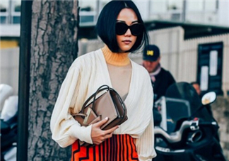 loewe三角包正品多少錢？羅意威巴塞羅那三角包專柜價格