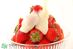 怎樣給寶寶選擇合適的奶粉段數(shù) 了解寶寶的需求 怎樣給寶寶選擇合適的奶粉段數(shù) 了解寶寶的需求