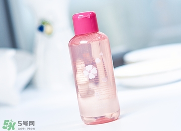 ?ukiss悠珂思和大創(chuàng)粉撲清洗劑哪個好？悠珂思和大創(chuàng)清洗劑對比