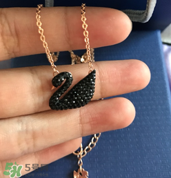 施華洛世奇黑天鵝是什么材質(zhì)？施華洛世奇黑天鵝是水晶嗎？