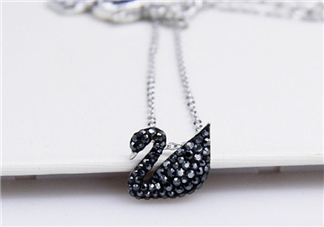 施華洛世奇黑天鵝是什么材質？施華洛世奇黑天鵝是水晶嗎？