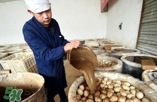 松花蛋是怎么做出來的？松花蛋的家庭腌制方法