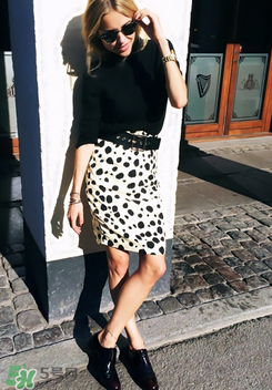 為什么黑色衣服會變紅？黑色衣服變紅了怎么辦？