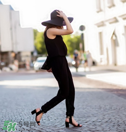 為什么黑色衣服會變紅？黑色衣服變紅了怎么辦？