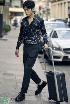 lv拉桿箱正品多少錢？lv行李箱專柜價格