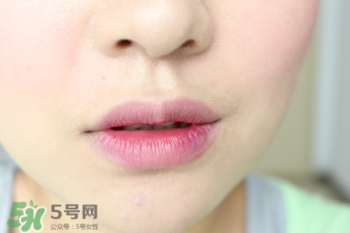 染唇液怎么用？染唇液使用方法