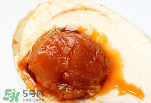 咸鴨蛋為什么會出油？咸鴨蛋為什么有油