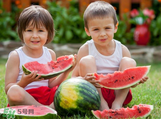 寶寶發(fā)燒時(shí)能吃西瓜嗎？寶寶咳嗽能不能吃西瓜？