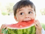 寶寶發(fā)燒時(shí)能吃西瓜嗎？寶寶咳嗽能不能吃西瓜？