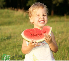 寶寶發(fā)燒時(shí)能吃西瓜嗎？寶寶咳嗽能不能吃西瓜？
