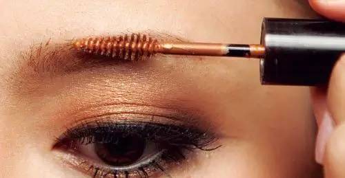 眉膠好還是染眉膏好用？眉膠和染眉膏區(qū)別