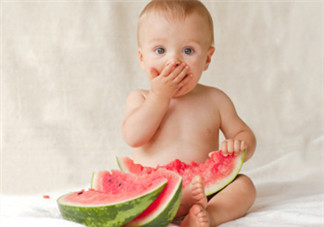 寶寶發(fā)燒時能吃西瓜嗎？寶寶咳嗽能不能吃西瓜？